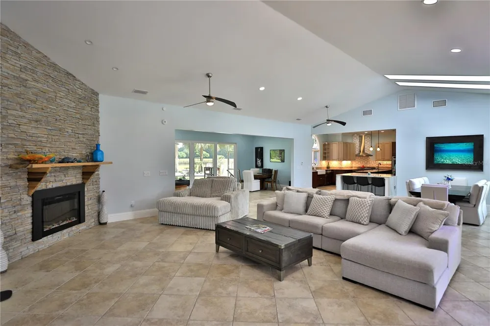 14285 US HIGHWAY 441 Citra, FL 32113