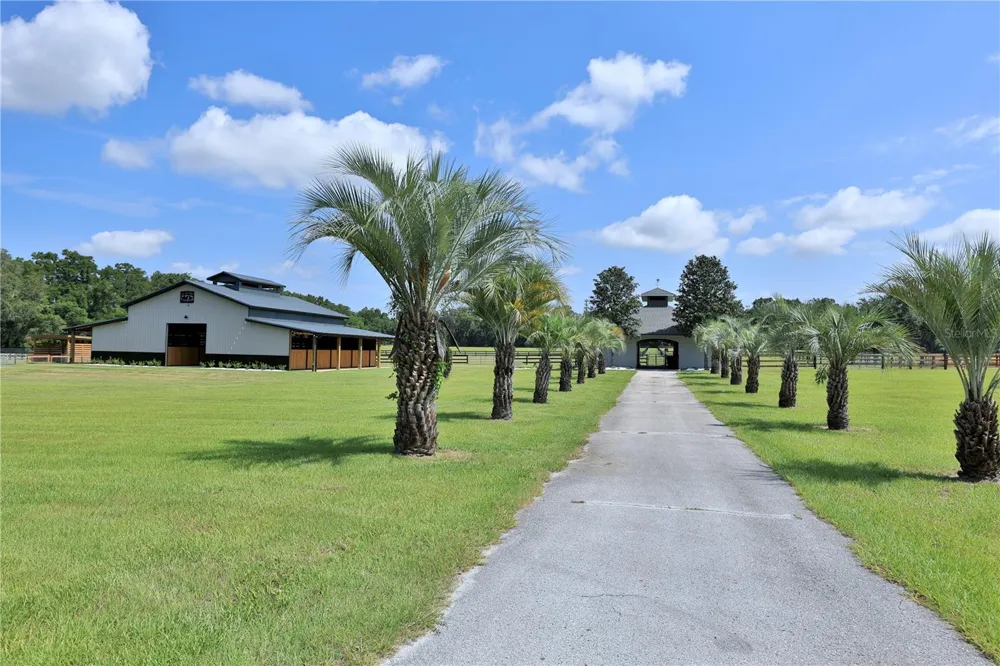 14285 US HIGHWAY 441 Citra, FL 32113