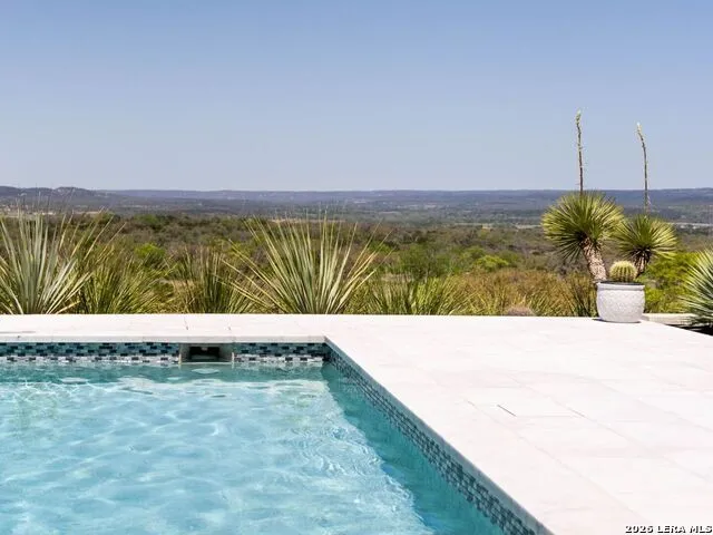 214 JUNGFRAU HILL RD Comfort, TX 78013