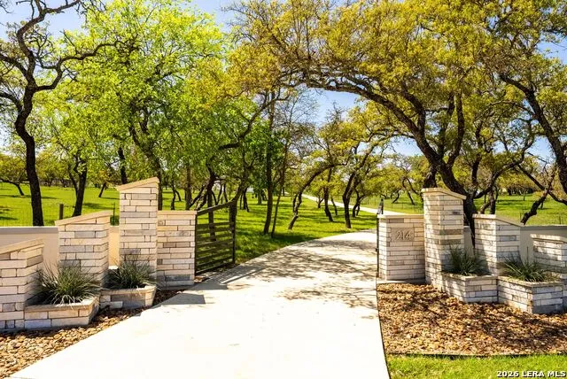 214 JUNGFRAU HILL RD Comfort, TX 78013