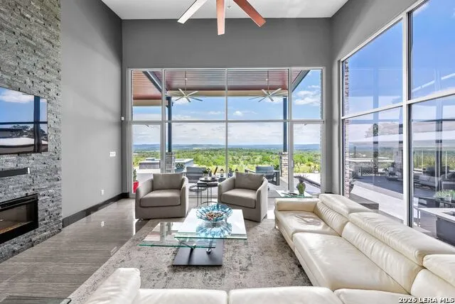 214 JUNGFRAU HILL RD Comfort, TX 78013