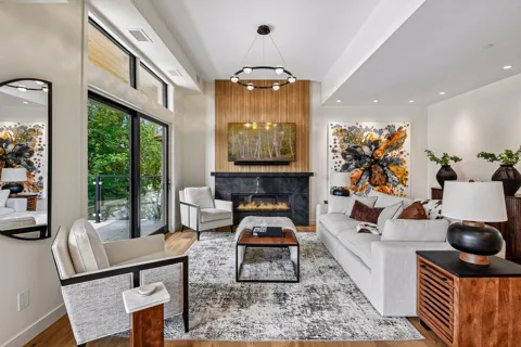 150 Broadway Avenue S #3C
