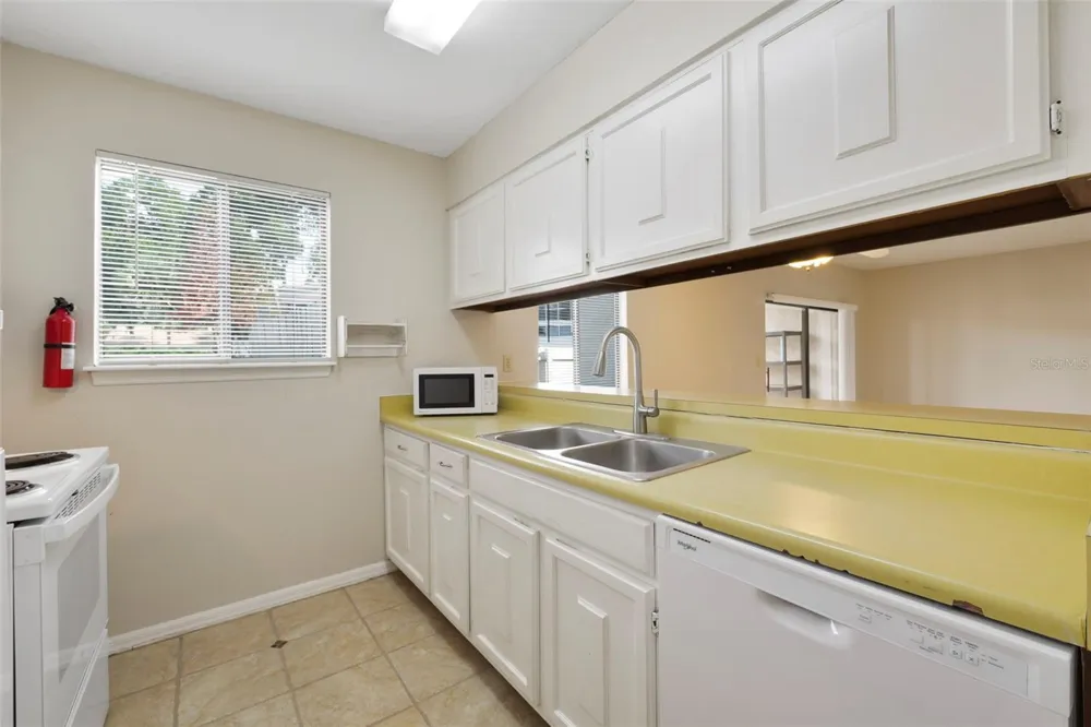 1412 OAK PLACE #J Apopka, FL 32712