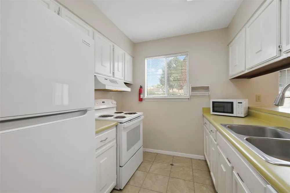 1412 OAK PLACE #J Apopka, FL 32712
