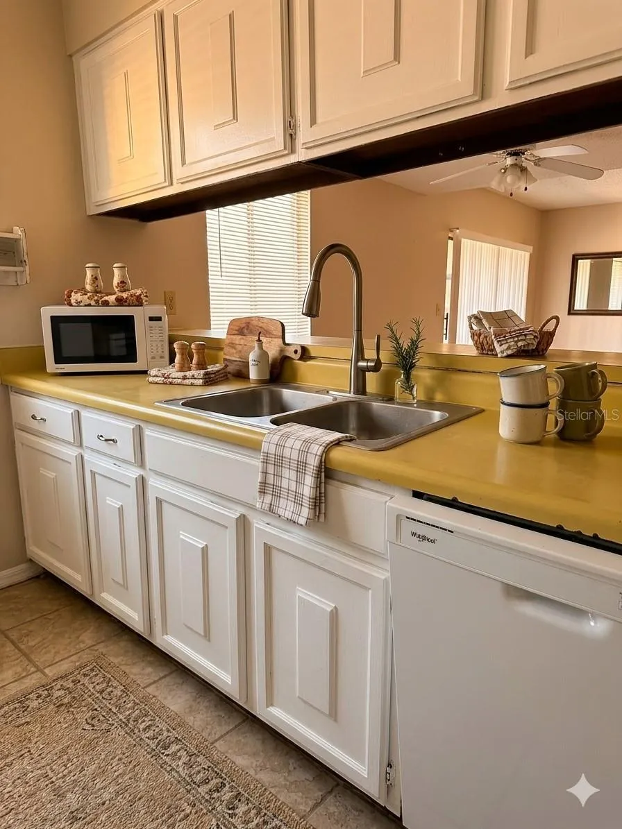 1412 OAK PLACE #J Apopka, FL 32712