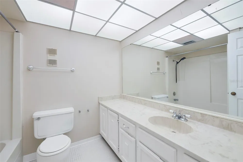 1412 OAK PLACE #J Apopka, FL 32712