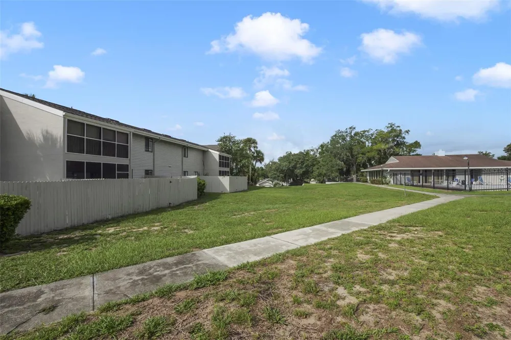 1412 OAK PLACE #J Apopka, FL 32712