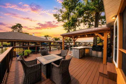 813 Paradise Lane
