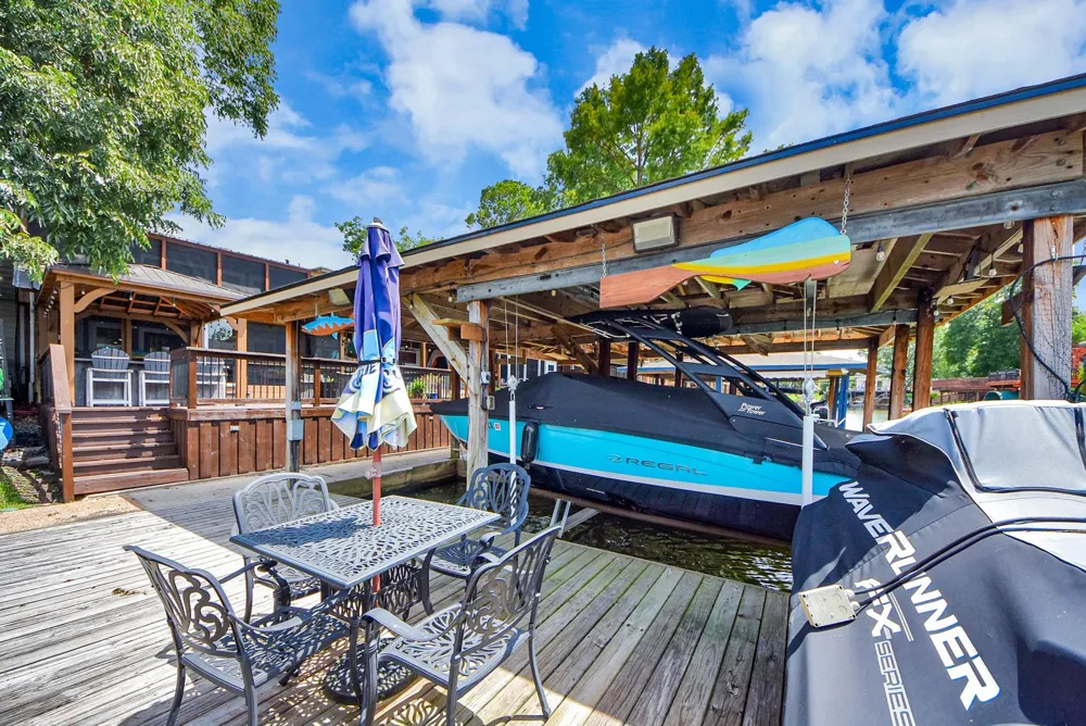 813 Paradise Lane Montgomery, TX 77356