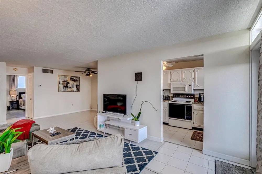 108 Paradise Harbour Boulevard #512 North Palm Beach, FL 33408