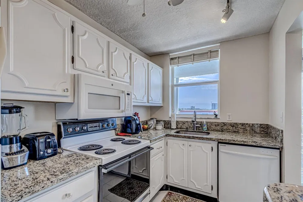 108 Paradise Harbour Boulevard #512 North Palm Beach, FL 33408