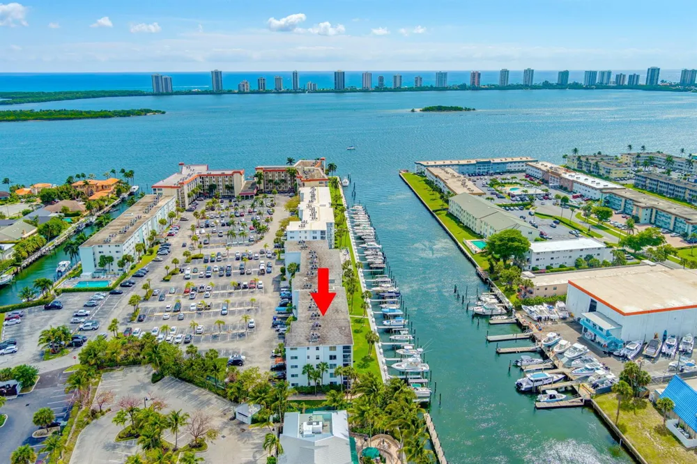108 Paradise Harbour Boulevard #512 North Palm Beach, FL 33408