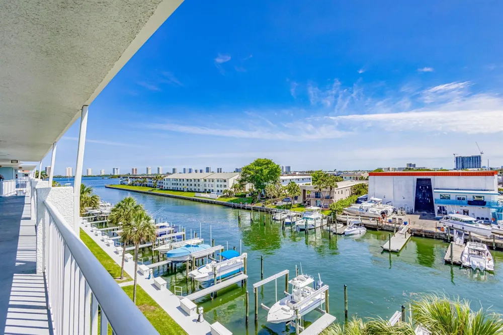 108 Paradise Harbour Boulevard #512 North Palm Beach, FL 33408