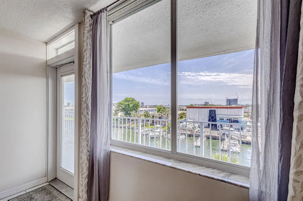 108 Paradise Harbour Boulevard #512 North Palm Beach, FL 33408