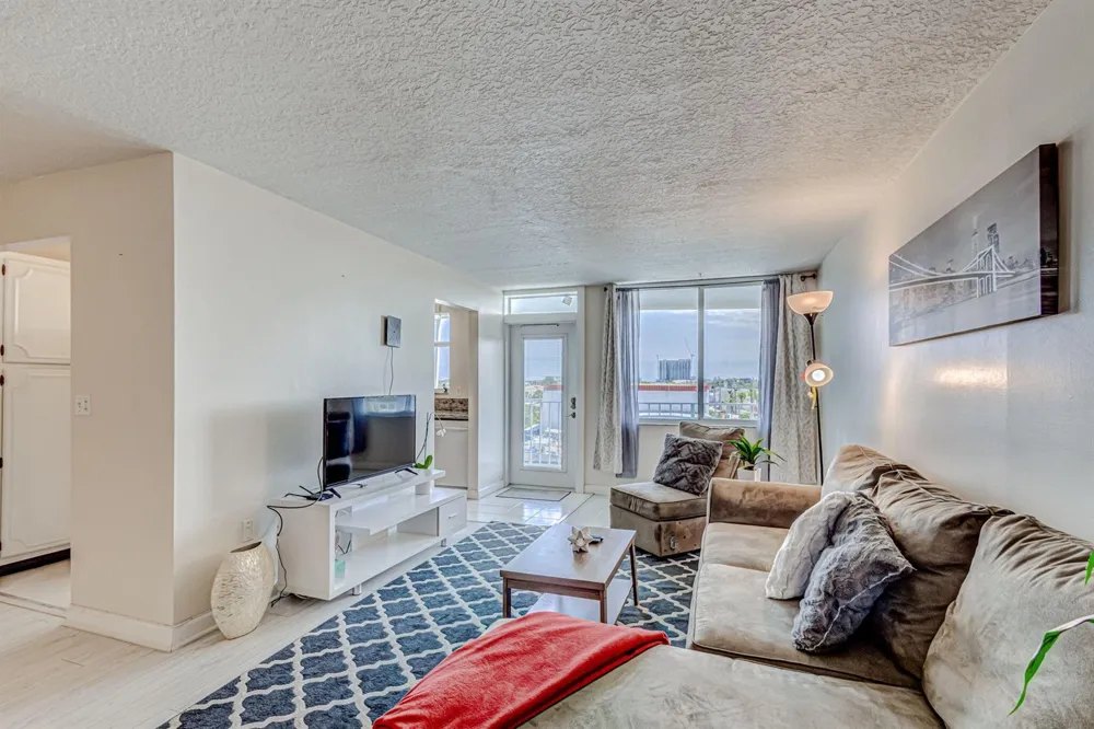 108 Paradise Harbour Boulevard #512 North Palm Beach, FL 33408