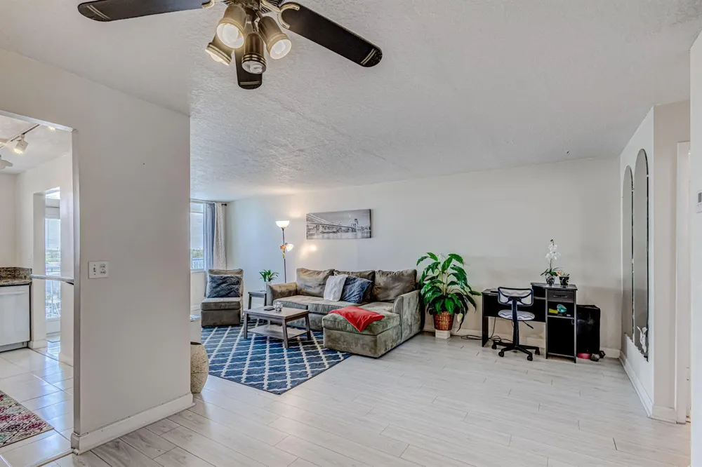 108 Paradise Harbour Boulevard #512 North Palm Beach, FL 33408