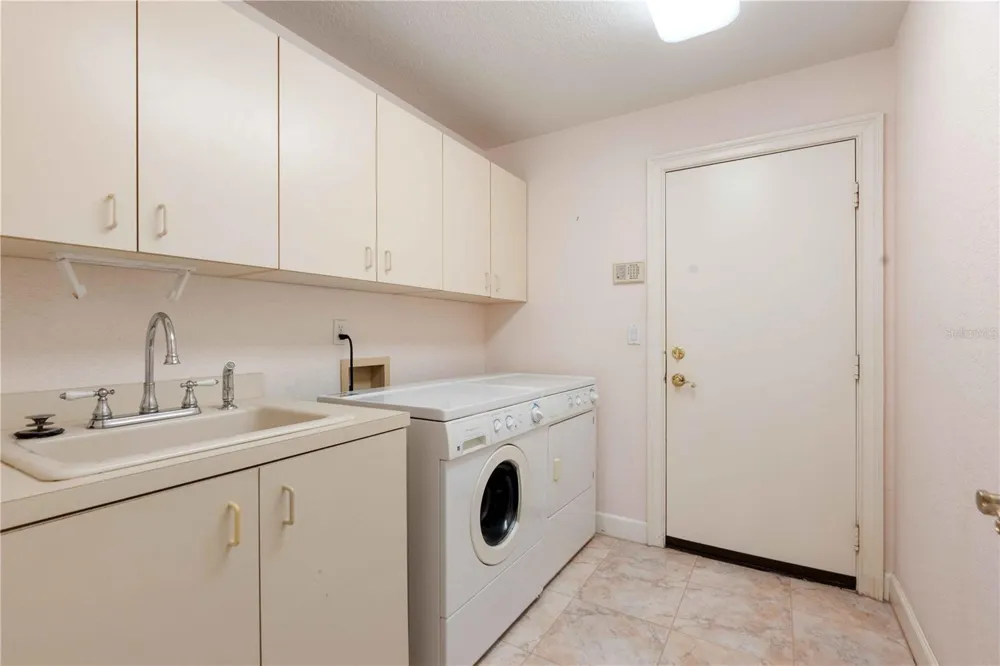 2122 PLATINUM DRIVE Sun City Center, FL 33573