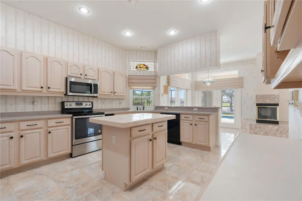 2122 PLATINUM DRIVE Sun City Center, FL 33573