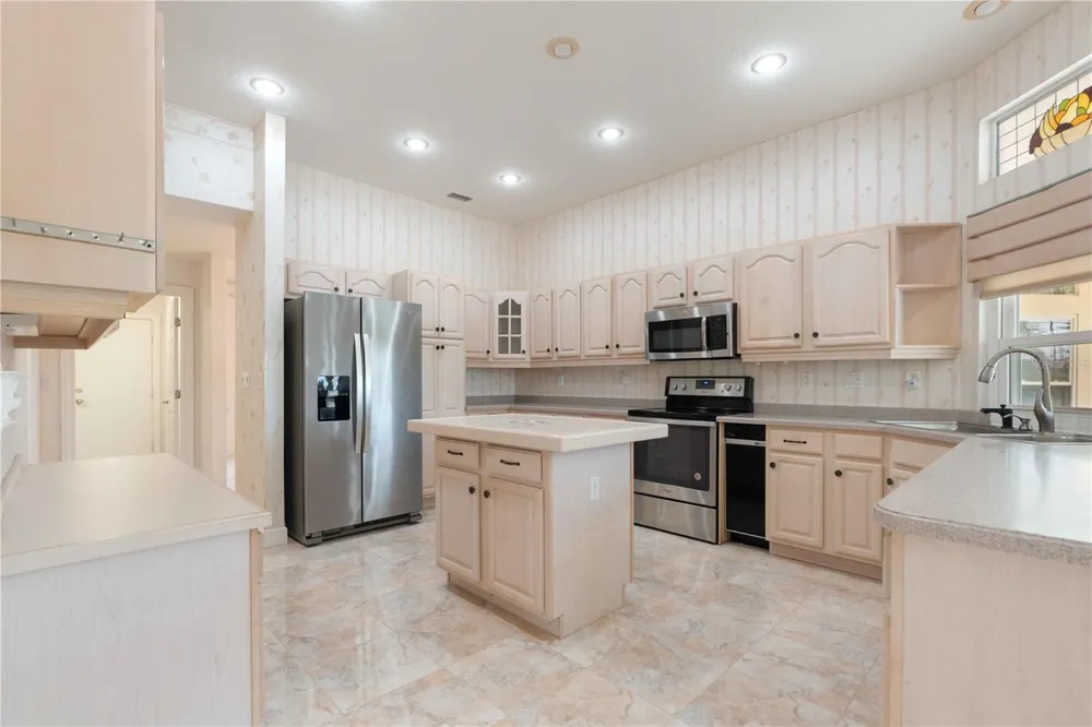 2122 PLATINUM DRIVE Sun City Center, FL 33573