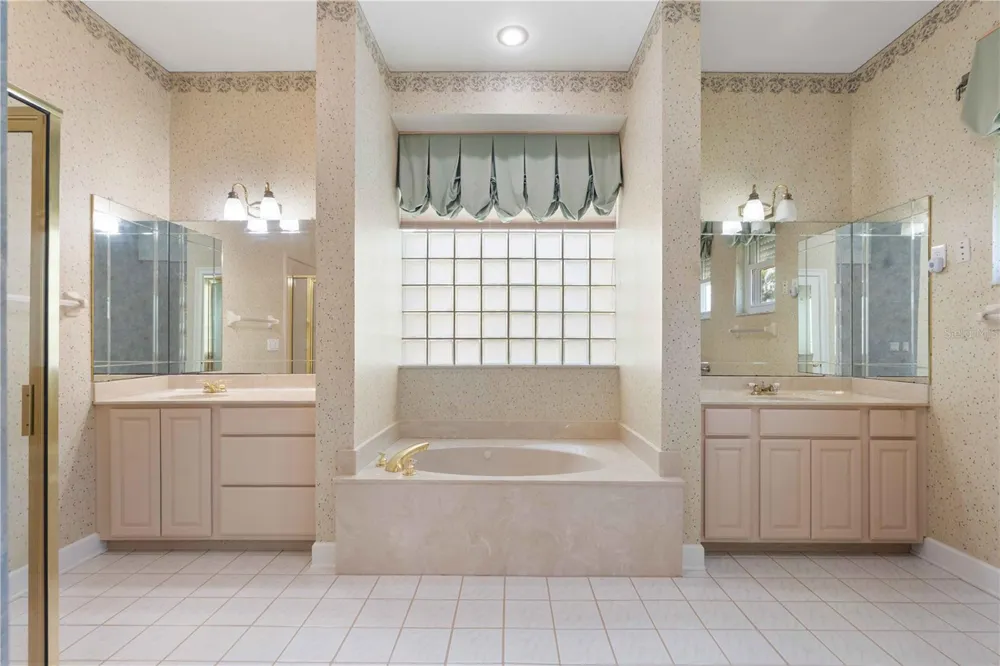 2122 PLATINUM DRIVE Sun City Center, FL 33573