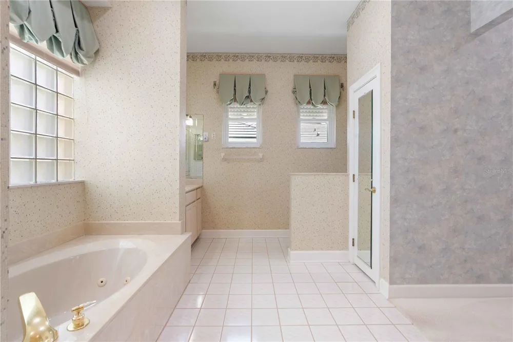 2122 PLATINUM DRIVE Sun City Center, FL 33573