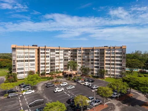 1200 Saint Charles Place #712