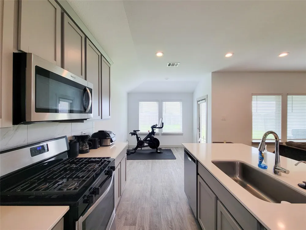 7919 Grey Wolfe Lane Rosharon, TX 77583