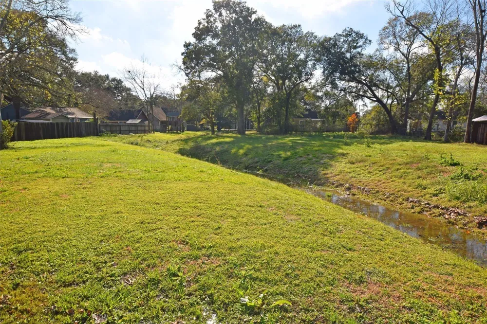 499 Illinois Avenue League City, TX 77573