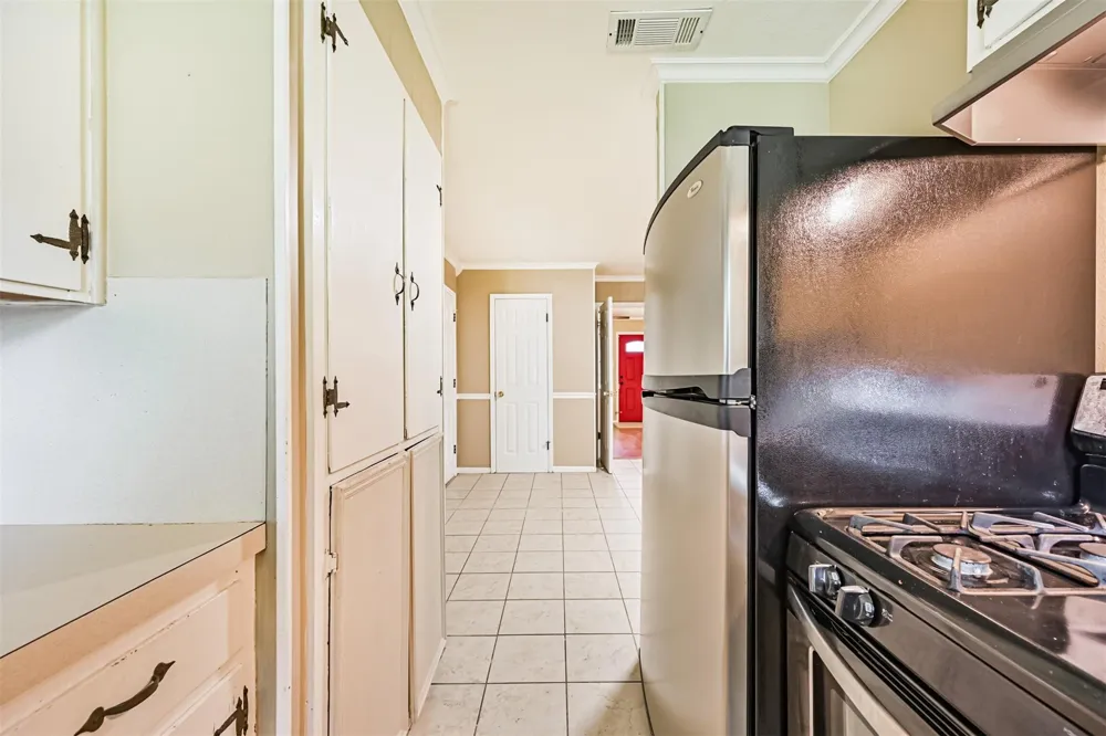 807 Temple Drive Hitchcock, TX 77563