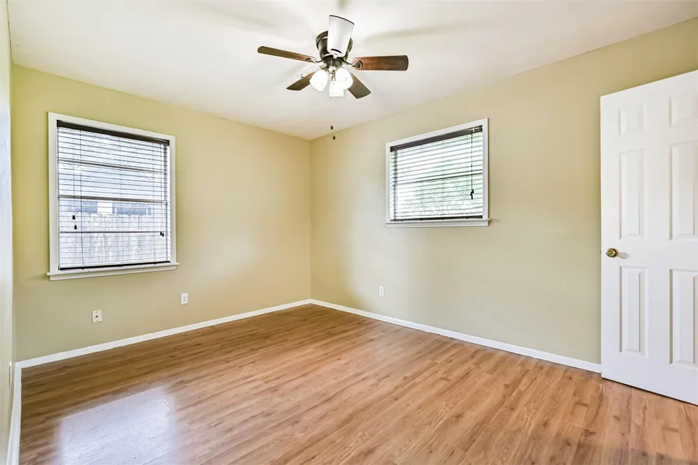 807 Temple Drive Hitchcock, TX 77563