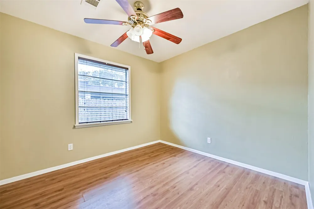 807 Temple Drive Hitchcock, TX 77563