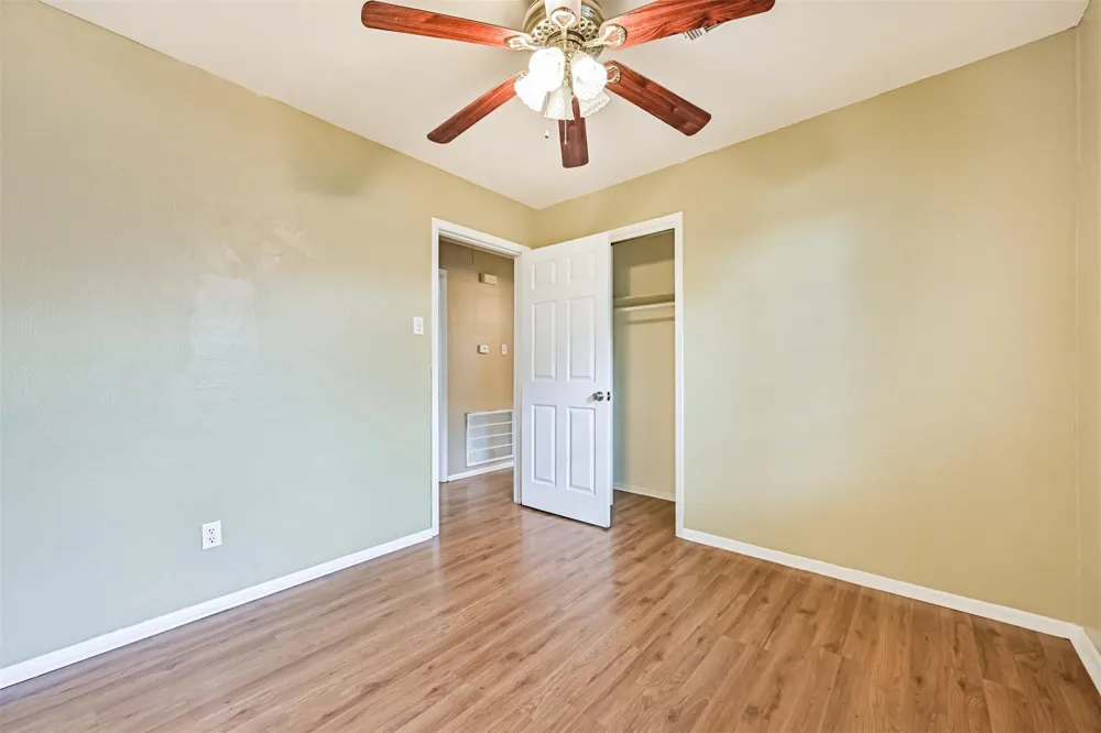 807 Temple Drive Hitchcock, TX 77563
