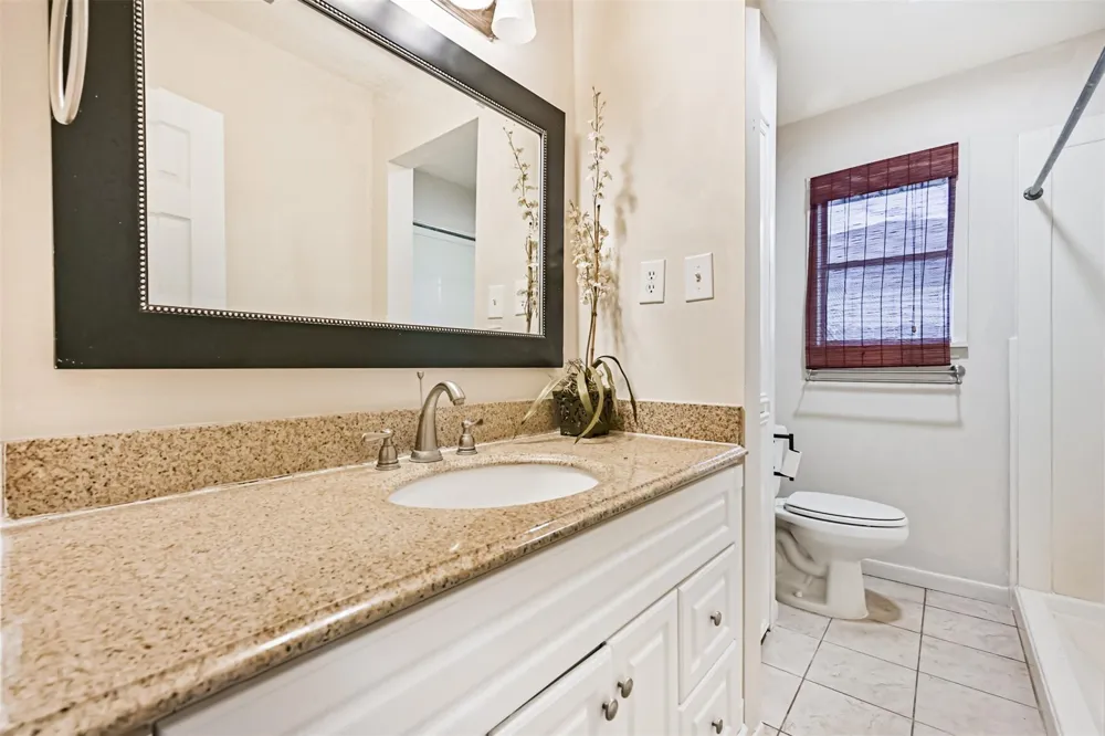 807 Temple Drive Hitchcock, TX 77563
