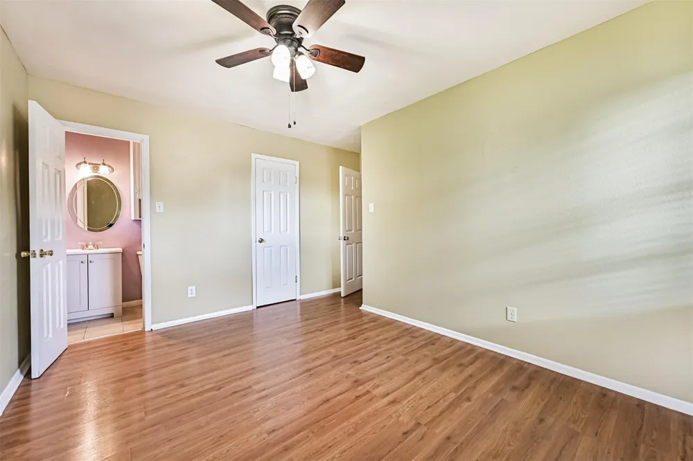 807 Temple Drive Hitchcock, TX 77563