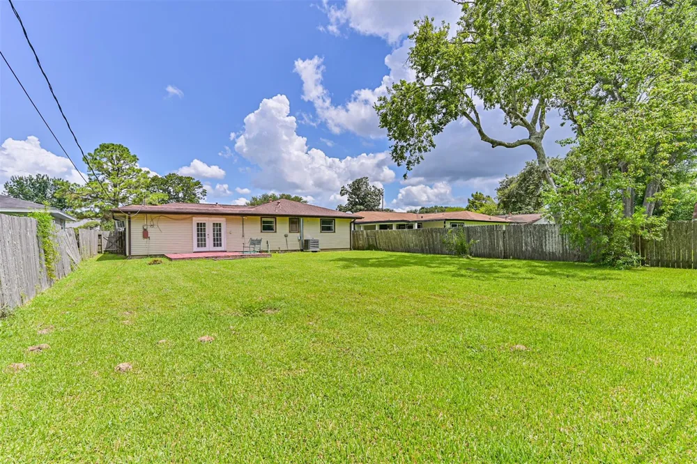 807 Temple Drive Hitchcock, TX 77563