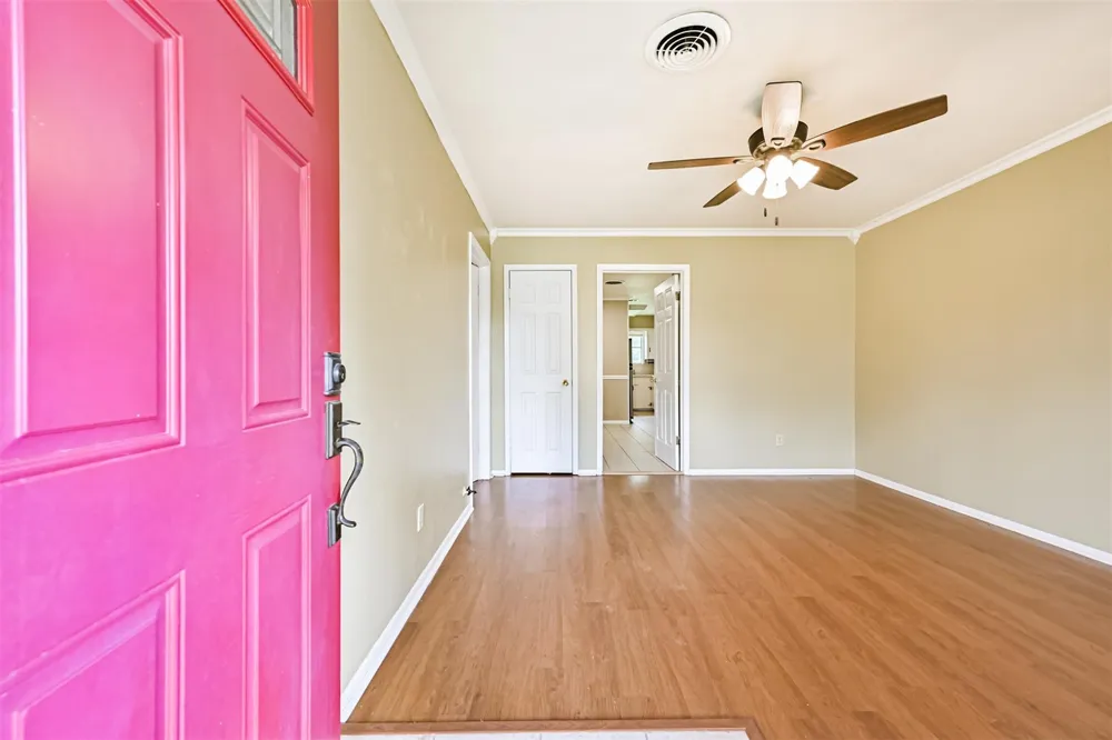807 Temple Drive Hitchcock, TX 77563