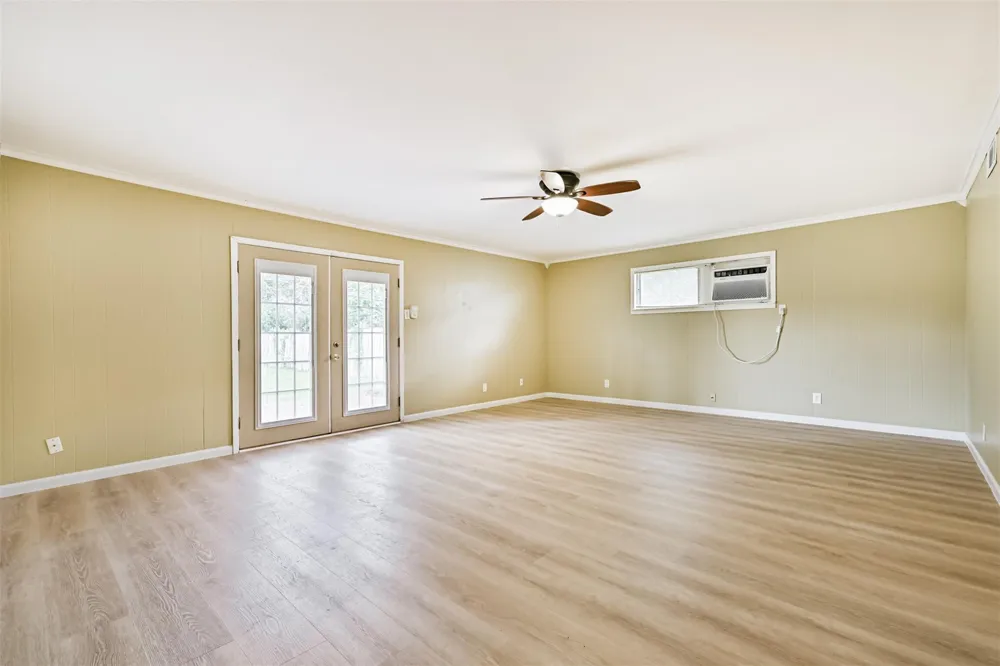 807 Temple Drive Hitchcock, TX 77563
