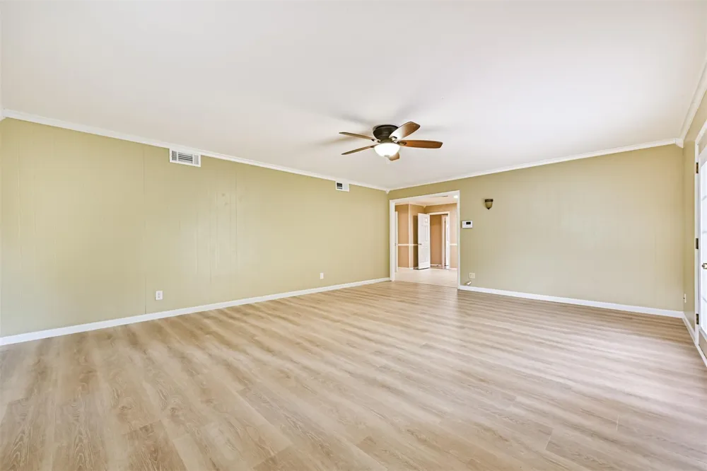 807 Temple Drive Hitchcock, TX 77563
