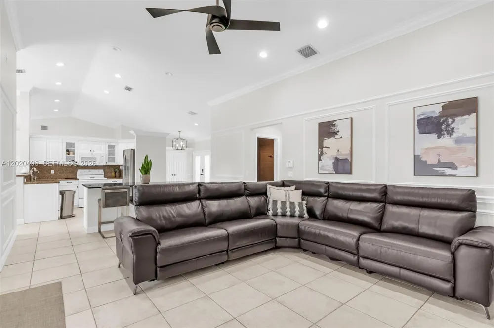 321 NW 193rd Ave Pembroke Pines, FL 33029