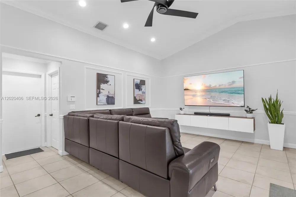321 NW 193rd Ave Pembroke Pines, FL 33029