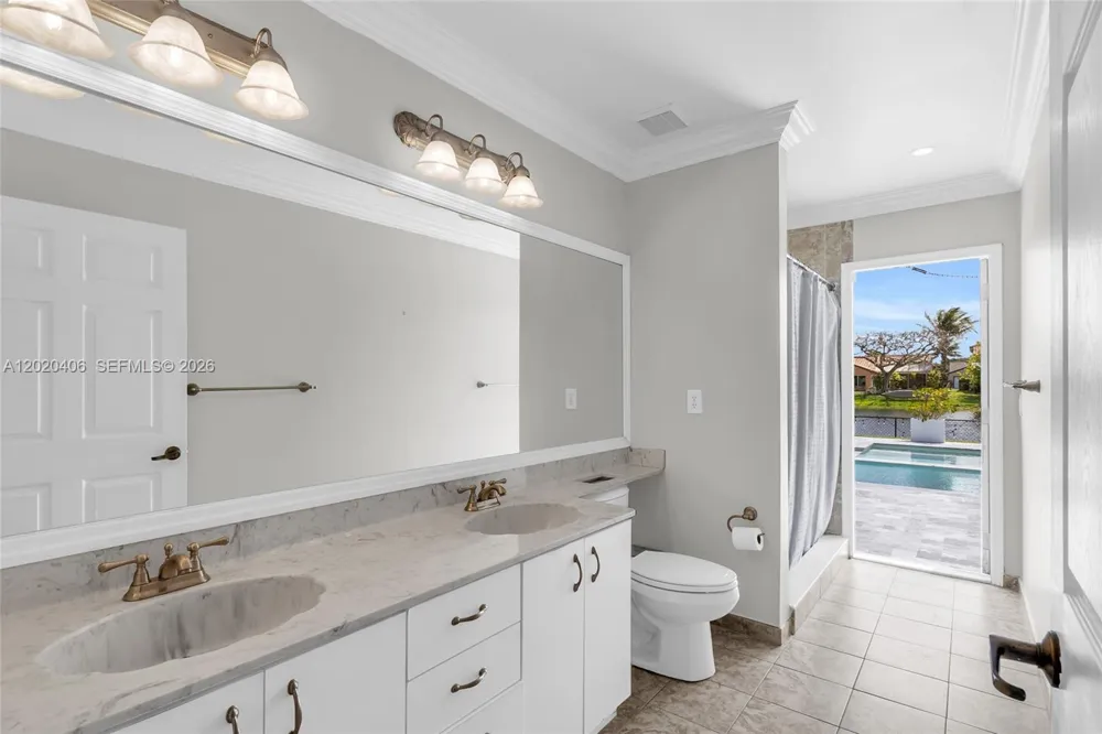 321 NW 193rd Ave Pembroke Pines, FL 33029