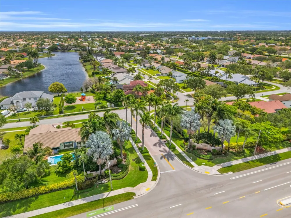 321 NW 193rd Ave Pembroke Pines, FL 33029