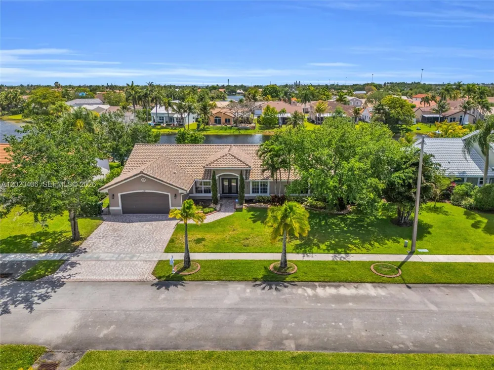 321 NW 193rd Ave Pembroke Pines, FL 33029