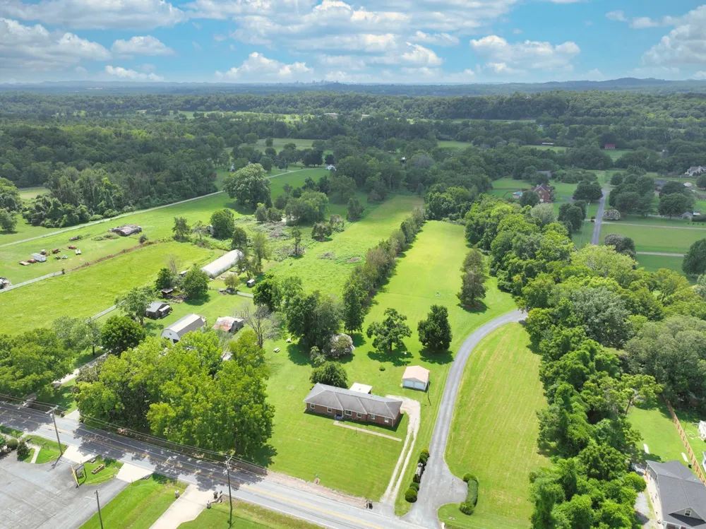 1544 Neelys Bend Rd Madison, TN 37115