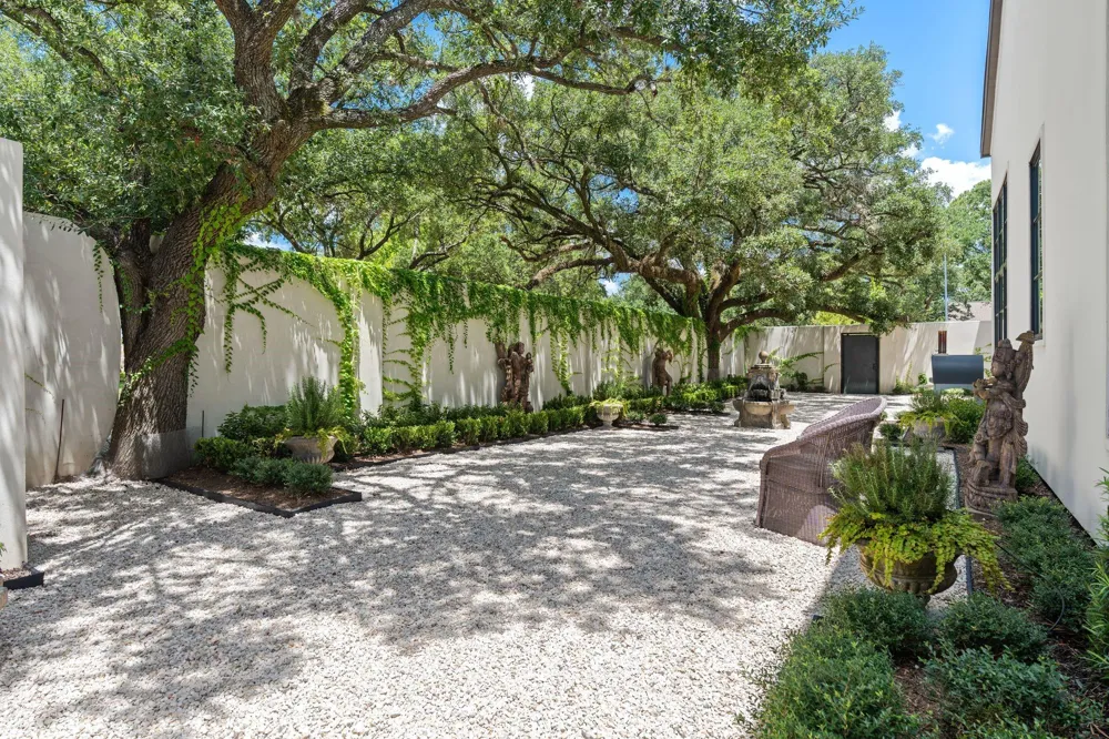 5641 Holly Springs Drive Houston, TX 77056