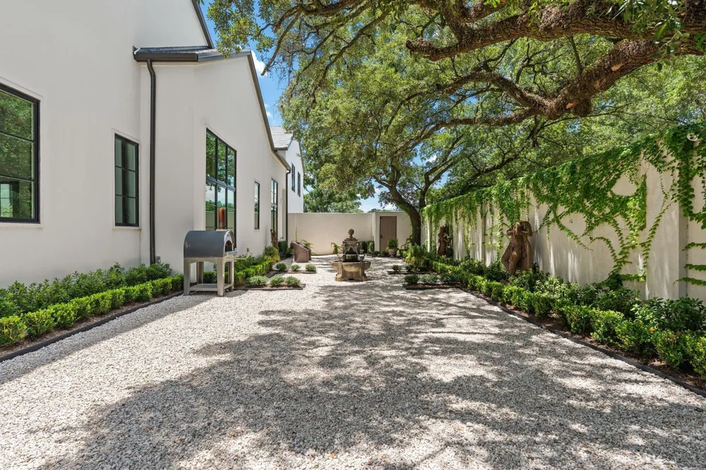 5641 Holly Springs Drive Houston, TX 77056