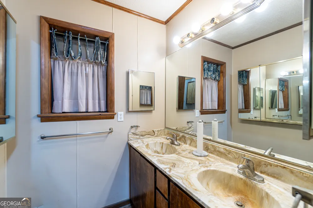 5074 Savannah Highway Sylvania, GA 30467