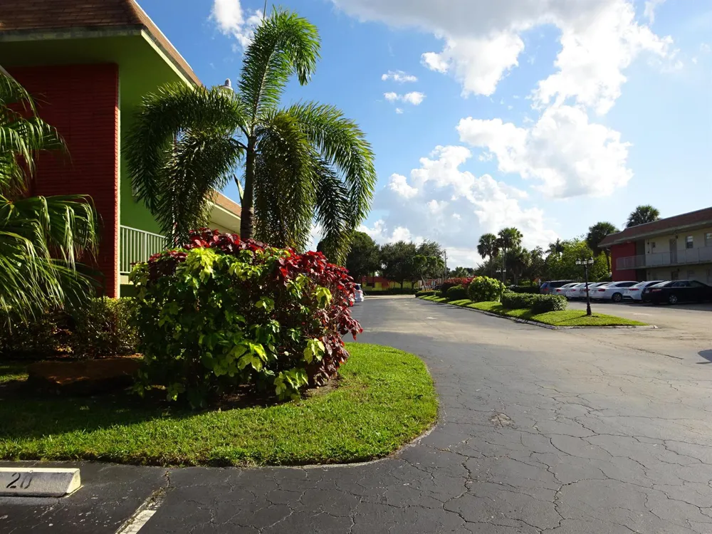 605 S STATE ROAD 7 #2D Margate, FL 33068