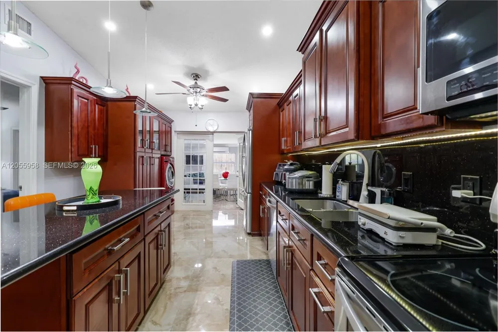 11425 NW 88th Ct Hialeah Gardens, FL 33018