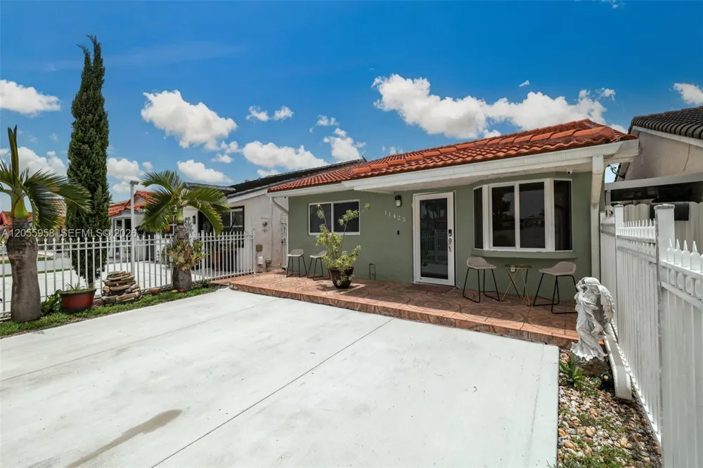 11425 NW 88th Ct Hialeah Gardens, FL 33018